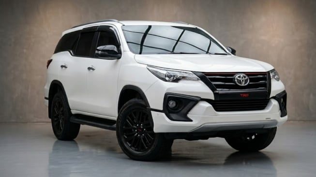 Harga Terjun Bebas, 3 Alasan Fortuner Tipe Ini Ternyata Lebih Nyaman dari Tipe GR, Masih Worth It?