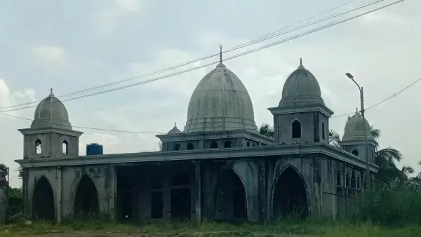 Bangunan Masjid Al Afghani di Cisayar, Nyalindung, Kabupaten Sukabumi yang disorot usai mangkrak. (Sumber : Istimewa)