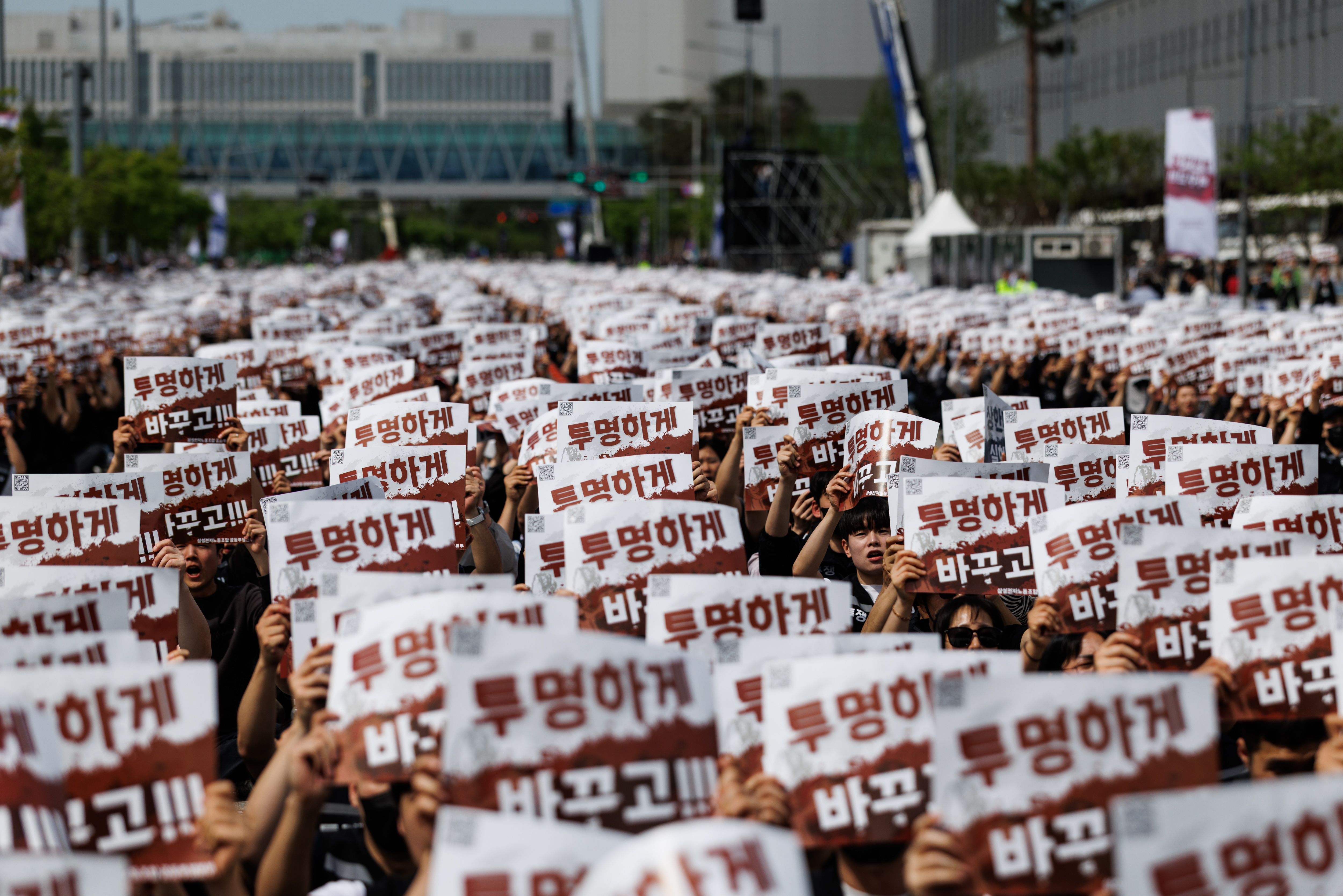 Samsung has a tentative deal with workers to avoid a memory chip strike